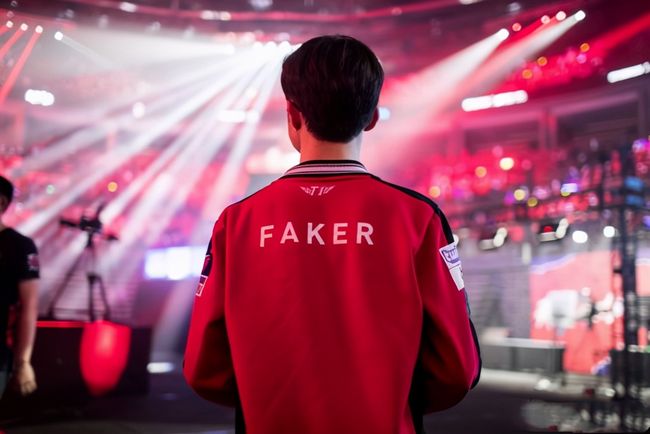 LOL中国服务器将于7号进行不停机更新：线路变更检测时间缩短；Zoe的bug已修复